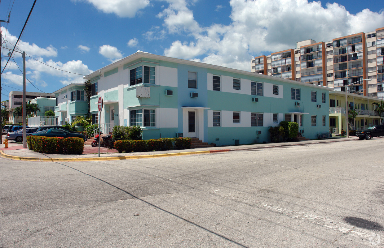 Primary Photo - Abbott Apartments