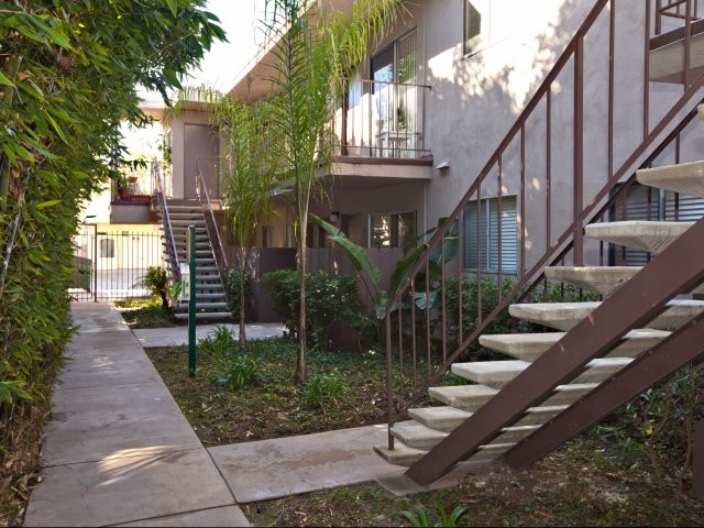 4827 Niagara Avenue San Diego, CA 92107-Elan Pacific Palms Apartment Homes Walkway - Elan Pacific Palms