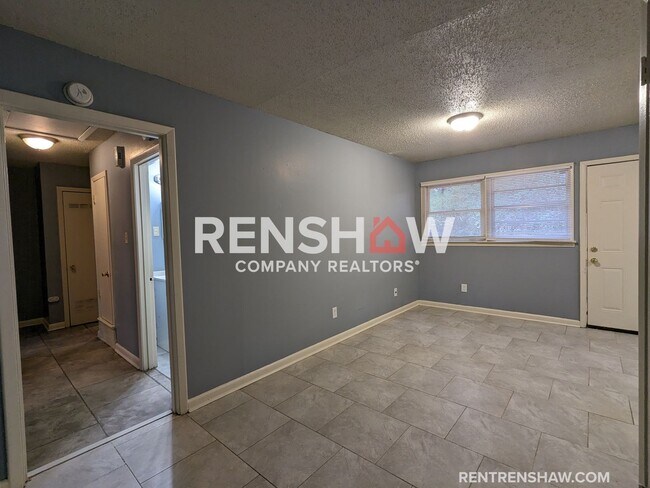Foto del edificio - 339 Stoneham - Upgraded 3 Bed / 1.5 Bath i...