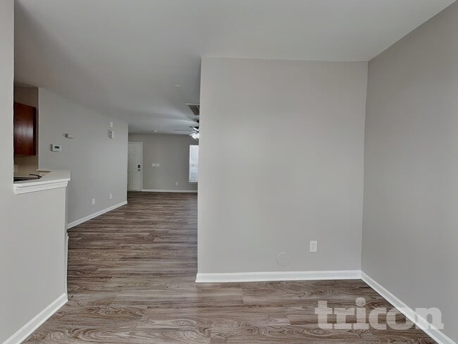 Foto del edificio - 8927 McAdam Way