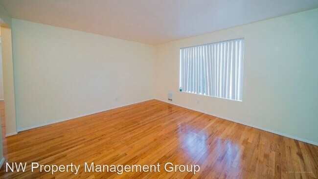 Building Photo - 340 E Burke Ave