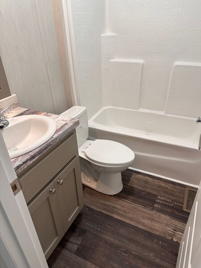 Foto del edificio - BRAND NEW-3 Bedroom / 2 Bath-MOVE-IN SPECIAL - 1 MONTH FREE