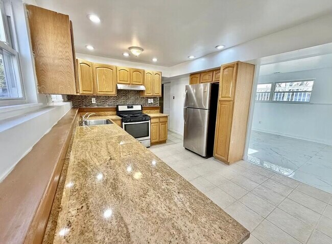 Building Photo - 6 Citadel Ct