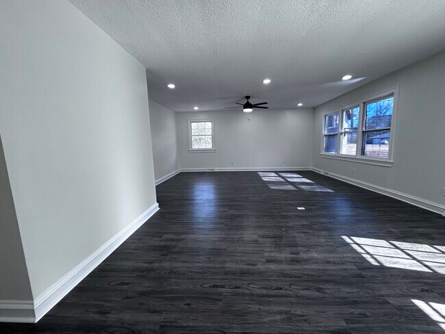 Foto del edificio - 3700 Cairnbrook Ct