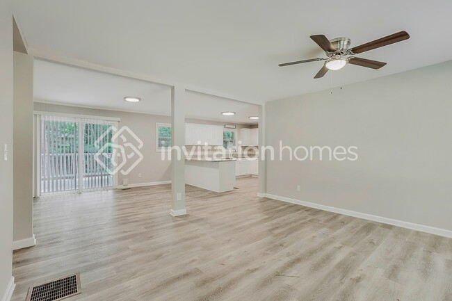 Foto del edificio - 5106 Martindale Ln