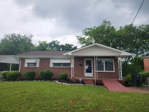 Building Photo - 608 Holbrook St