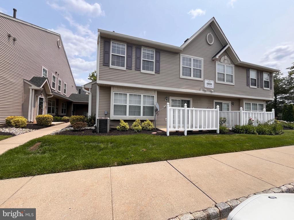 Foto principal - 5803 Coventry Way
