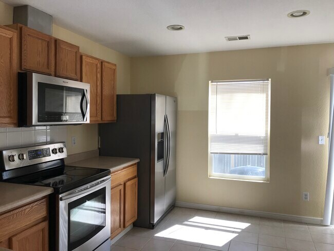 Foto del edificio - 3314 Warren Farm Dr