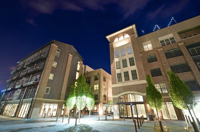 Building Photo - Bell Collier Village