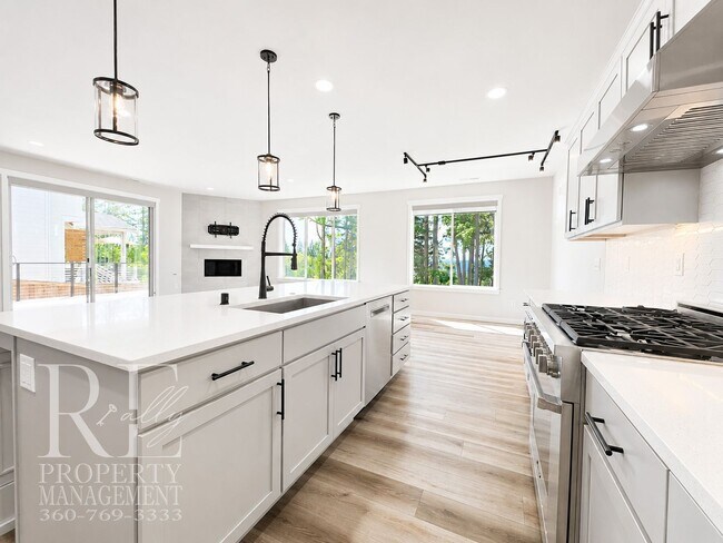 Foto del edificio - Luxury Poulsbo Retreat with Water Views, Covered Deck & Designer Finishes
