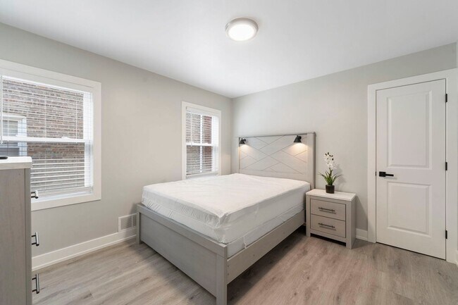 Foto del edificio - 5347 W Gladys Ave