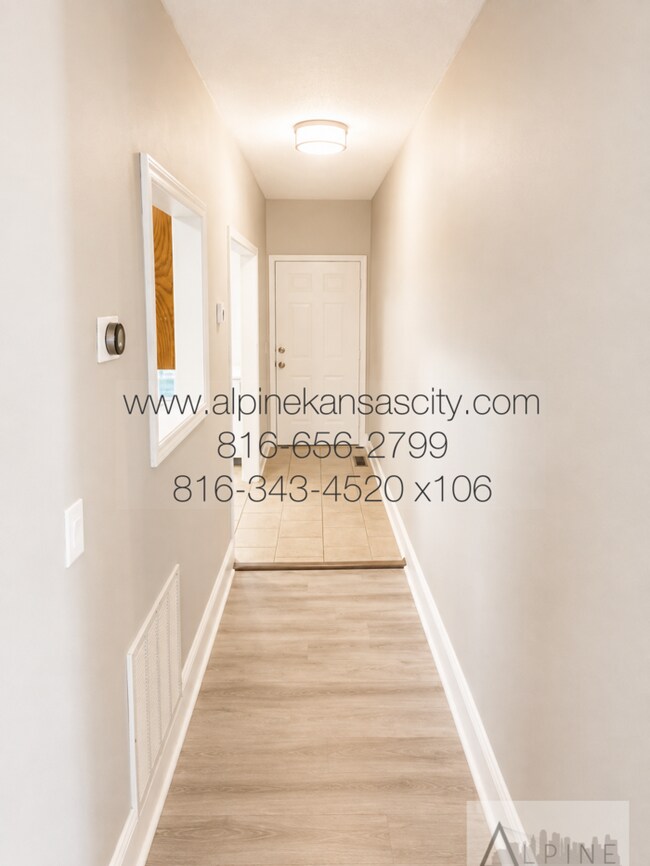 Foto del edificio - Spacious, 2 Car Garage! Great Location!