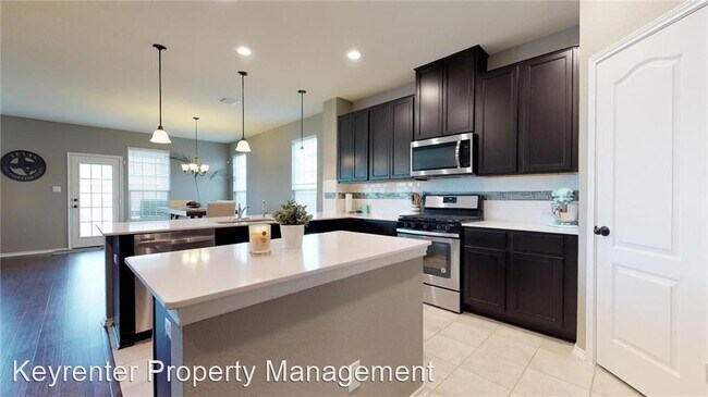 Building Photo - 4 br, 3 bath House - 113 Tudanca St
