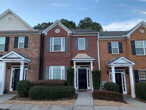 Building Photo - 1743 Heights Cir