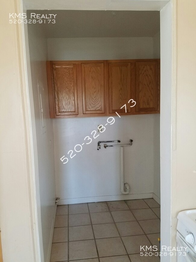 Building Photo - 2 Bedroom  1 Bath (OWNER - AGENT)