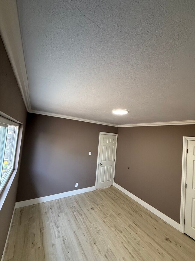 Building Photo - 1250 E 87th St