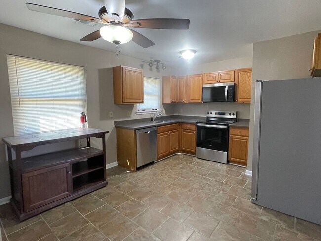 Building Photo - 1101 Lehman Dr