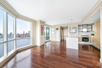 Building Photo - 77 Hudson St