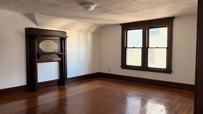 Building Photo - 331 Chestnut St