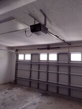 Building Photo - 4221 NE 32nd Cir