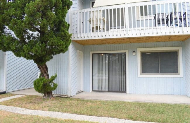 Building Photo - 39 Roberts Rd