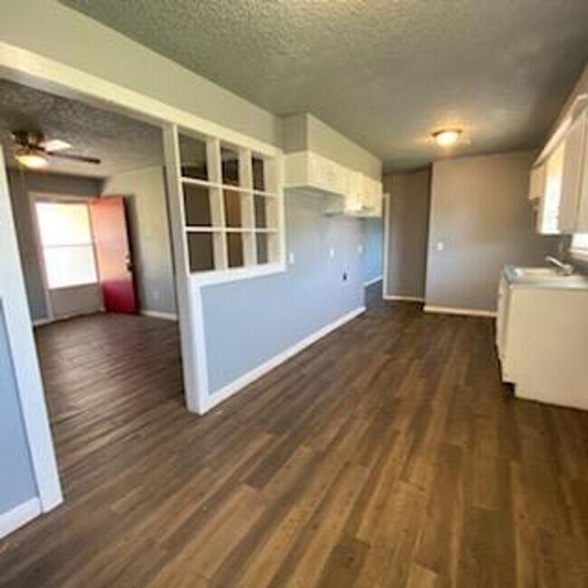 Foto del edificio - $0 First Month's Rent / $0 Deposit at Move-in