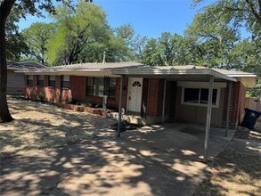 Building Photo - 804 Gaye Ln