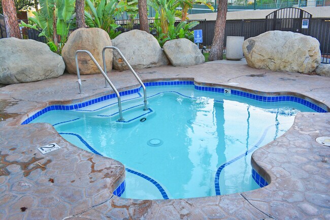 Building Photo - 5525 Canoga Ave