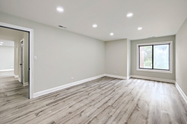 Foto del edificio - 9242 Gross Point Rd