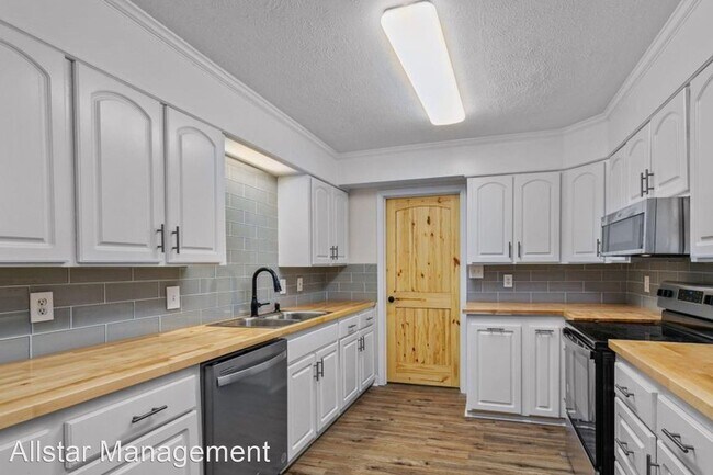 Building Photo - 4 br, 2 bath House - 359 Eastwood Avenue