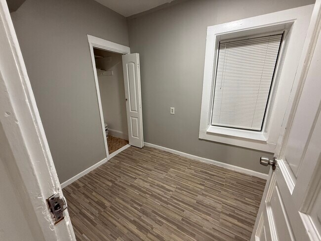 Foto del edificio - 2139 S Western Ave