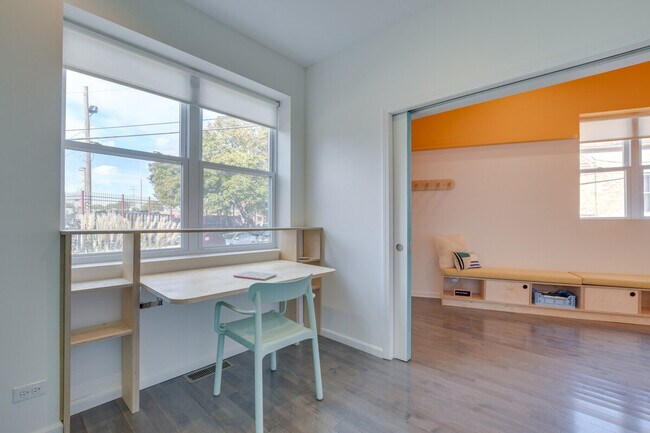 Foto del edificio - 3247 S Oakley Ave