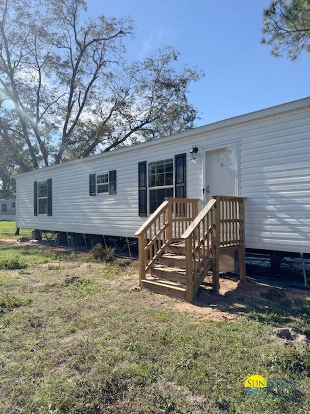 Primary Photo - 2- Bedroom home in Defuniak Springs!