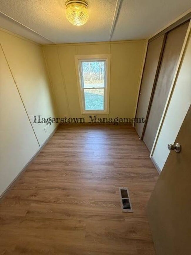 Foto del edificio - Nice 3 Bedroom Trailer