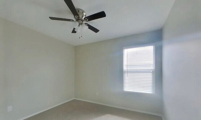 Foto del edificio - Timeless Comfort Meets Modern Living in This 3-Bedroom Home