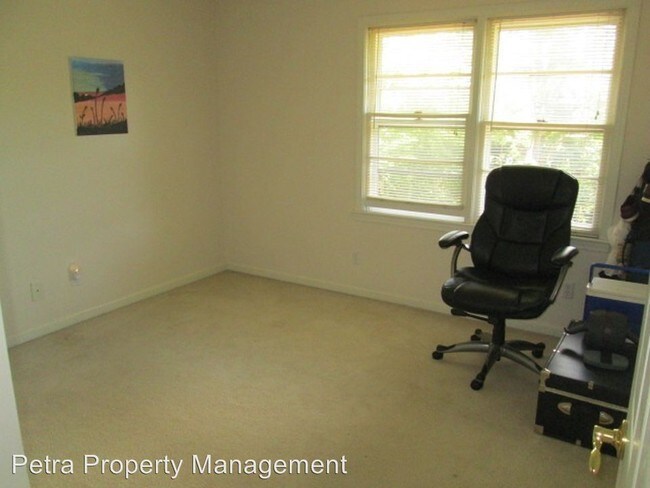 Foto del edificio - 130 Pine Lake Dr