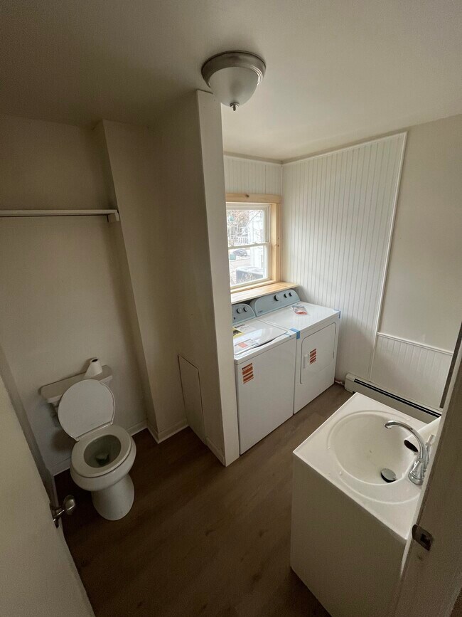 Building Photo - 9 Hudson St