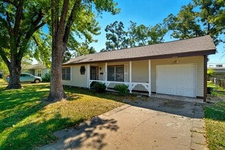 Building Photo - 8401 Highcrest Dr