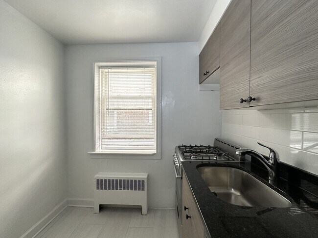 Building Photo - 6719 N California Ave