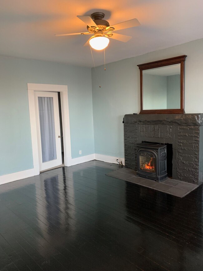 Sala de estar - 714 N State St