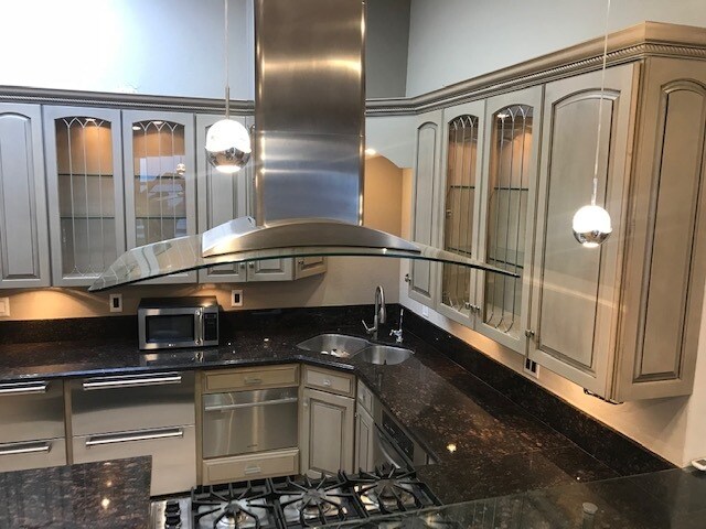 Building Photo - 1220 Manhattan Beach Blvd