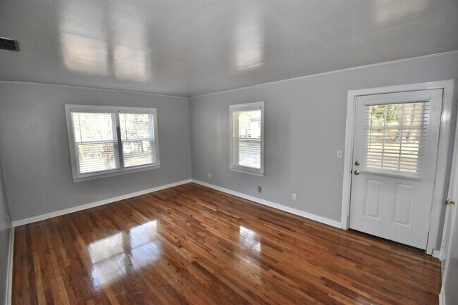 Foto del edificio - 309 Mill Branch Rd