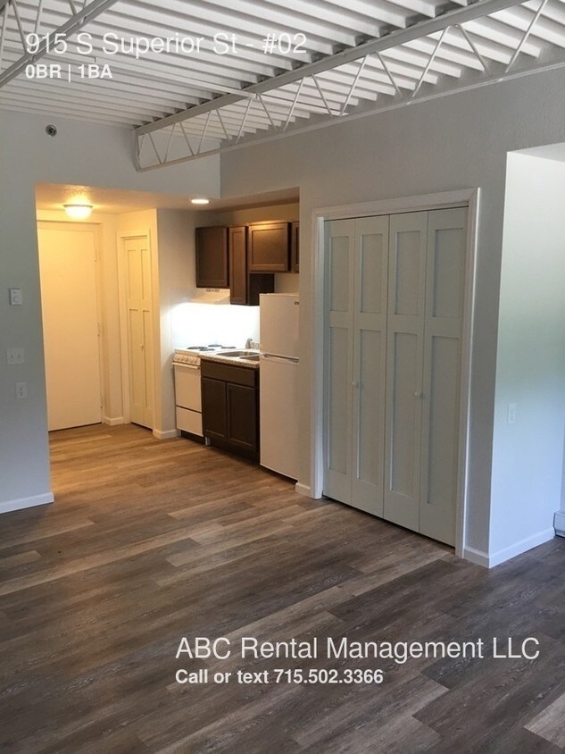 Foto principal - Retro-Modern Handicap Accessible Efficiency