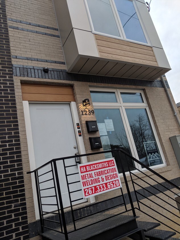 Primary Photo - 1239 N 19th St