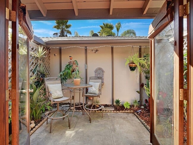 Building Photo - 3BD 2BA San Carlos Home, Fabulous Outdoor ...
