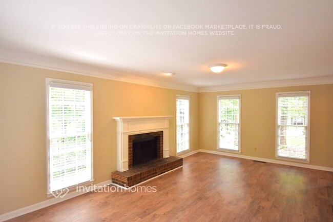 Foto del edificio - 195 Farm Hill Cir