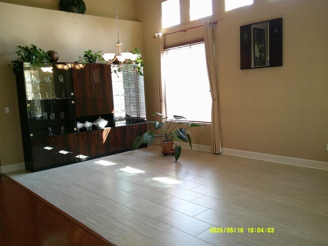 Building Photo - 5002 S Ridgefield Way