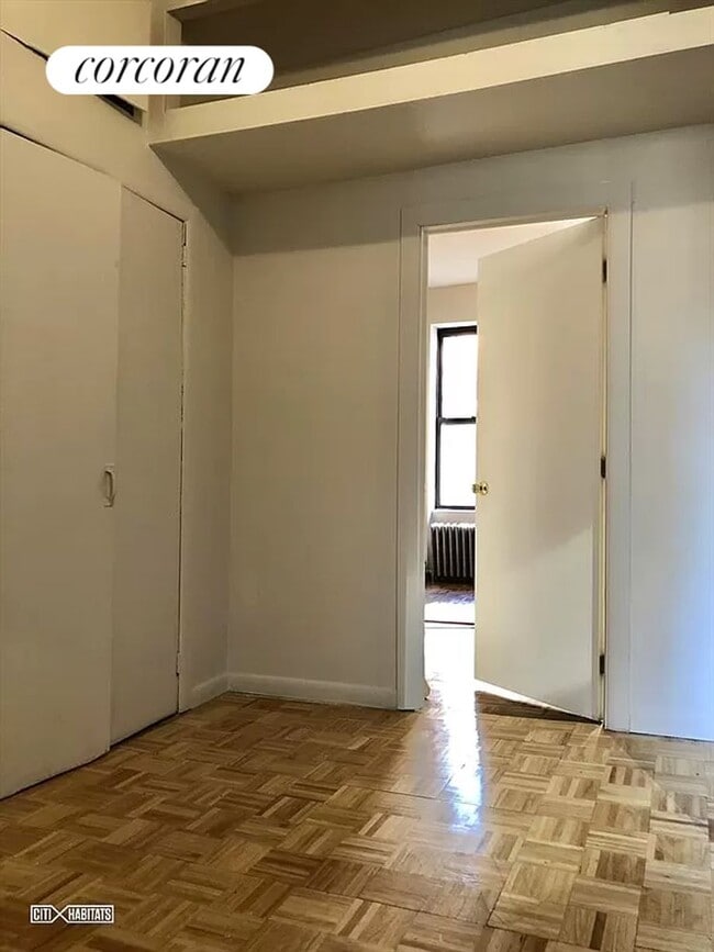 Building Photo - 304 W 21st St