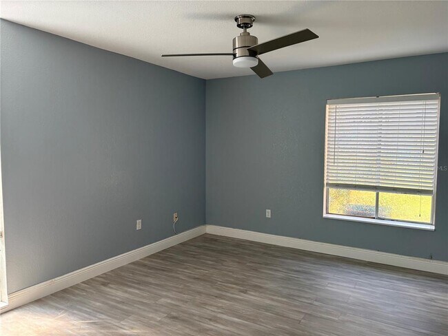 Foto del edificio - 3845 S Lake Dr