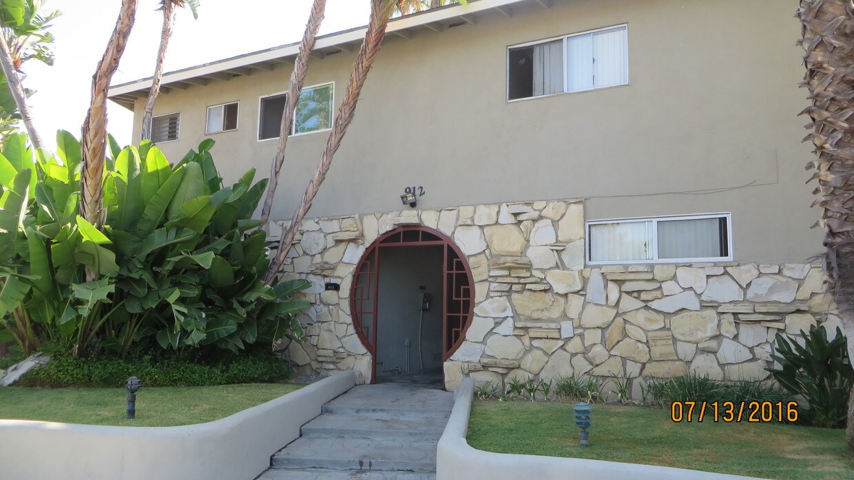 Primary Photo - 912 S Park Cir